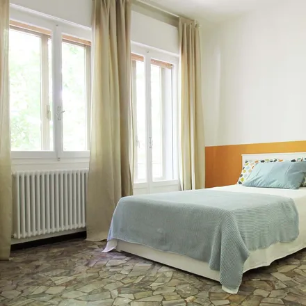Rent this 3 bed room on Via Francesca Edera De Giovanni in 22, 40129 Bologna BO