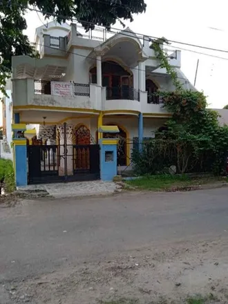 Rent this 3 bed house on LIC Office in Raebarelli Road, Lucknow District