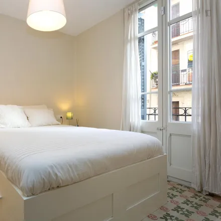 Rent this 2 bed apartment on Carrer del Poeta Cabanyes in 08001 Barcelona, Spain