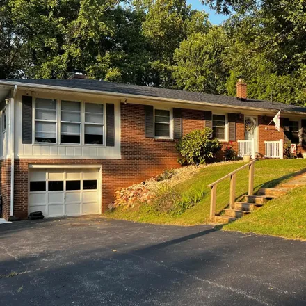 Buy this 4 bed house on 2086 Shady Lane in Beverly Heights, Altavista