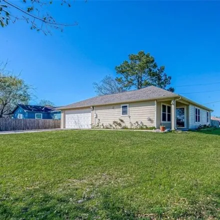 Image 4 - 1391 Cummings Street, Anahuac, Chambers County, TX 77514, USA - House for sale