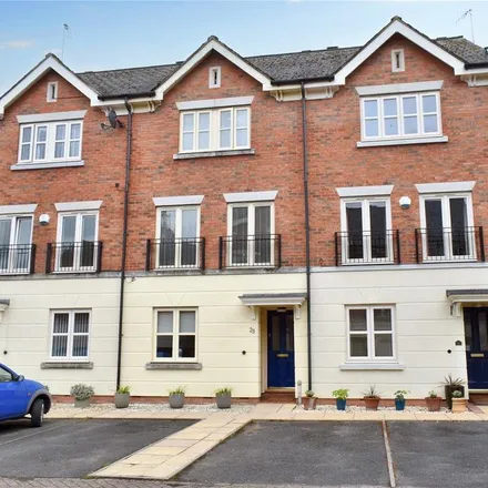 Rent this 3 bed townhouse on Lion Court in Worcester, WR1 1UT