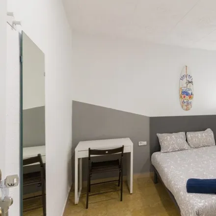 Rent this 5 bed room on Carrer de la Paloma in 13, 08001 Barcelona