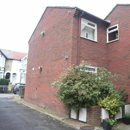 Image 6 - Queens Road, High Wycombe, HP13 6BE, United Kingdom - Apartment for rent