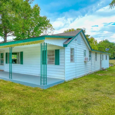 Rent this 3 bed house on 399 Kent Street in Jasper, TX 75951
