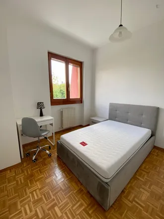 Rent this 4 bed room on Viale Alcide De Gasperi in 19, 20060 Gessate MI