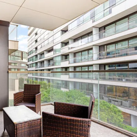Image 2 - Wessex House, Earls Way, London, SE1 2RZ, United Kingdom - Apartment for sale