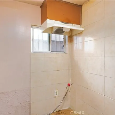 Image 8 - 1219 East 56th Street, Los Angeles, CA 90011, USA - House for sale
