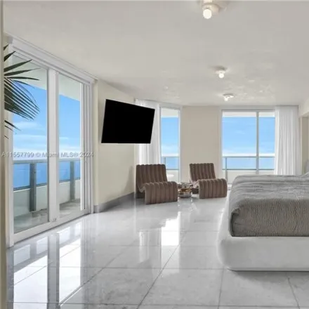 Image 5 - 5801 Collins Avenue, Miami Beach, FL 33140, USA - Condo for sale