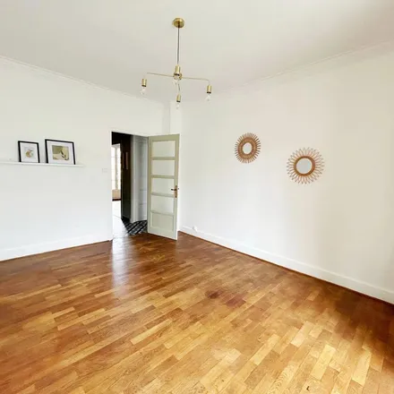 Rent this 3 bed apartment on Boulevard Jean Pain in 38000 Grenoble, France