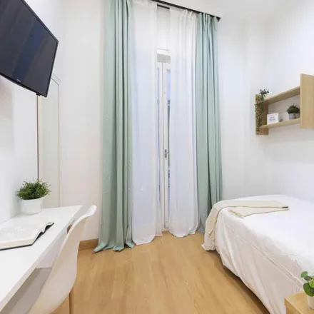 Rent this 2studio room on Travesía de San Mateo in 8, 28004 Madrid