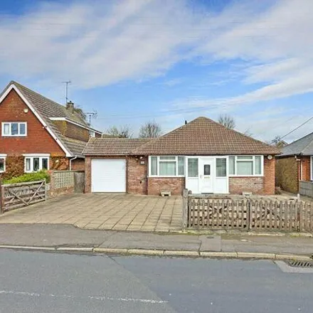 Buy this 3 bed house on Chetney View in School Lane, Iwade