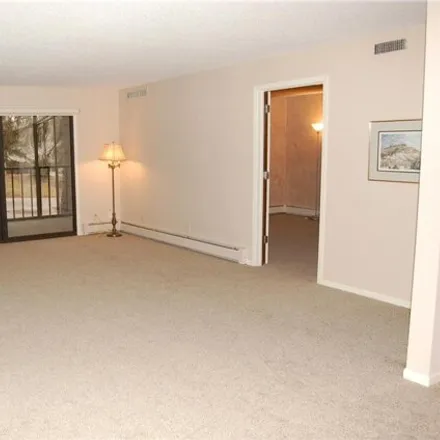 Image 9 - Hyland Hill Condos, 8400 Pennsylvania Road South, Bloomington, MN 55438, USA - Condo for sale