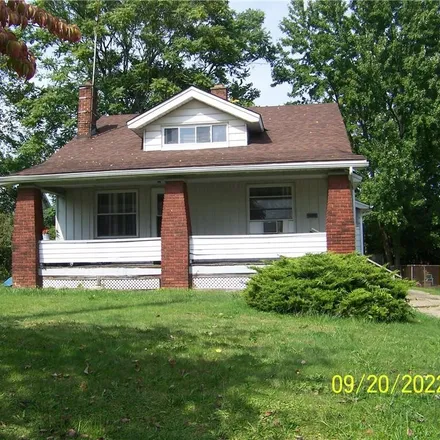 Buy this 3 bed house on 218 Granada Avenue in Youngstown, OH 44504