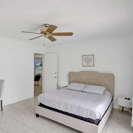 Rent this 3 bed house on Palm Beach Gardens
