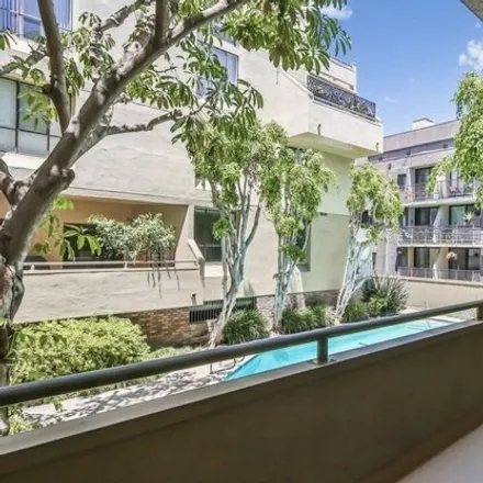 Image 8 - 770 Huntley Drive, West Hollywood, CA 90069, USA - Condo for sale