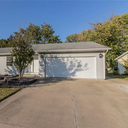 Buy this 3 bed house on 213 Storeyland Drive in Alton, IL 62018