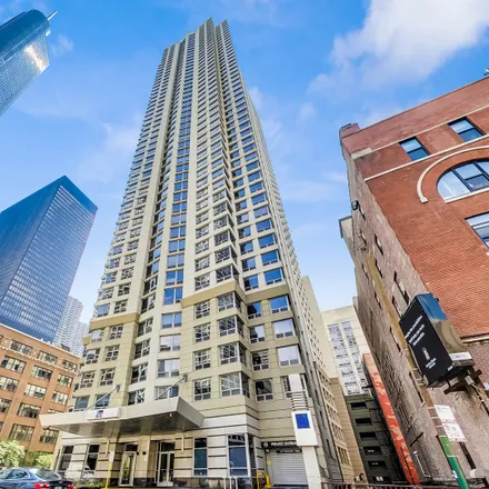 Buy this studio house on Plaza 440 in 440 North Wabash Avenue, Chicago