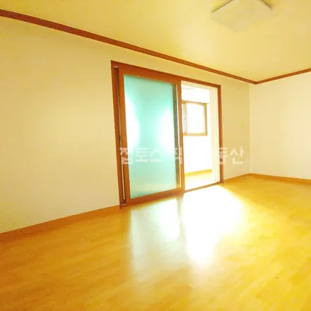 Rent this studio apartment on 서울특별시 송파구 잠실동 300-13