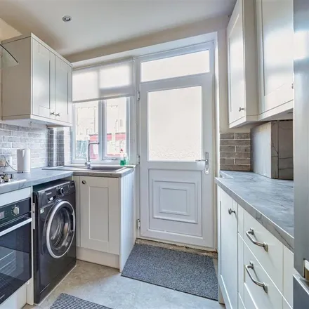 Image 3 - 11 Springfield Gardens, Horsforth, LS18 5DW, United Kingdom - Townhouse for rent