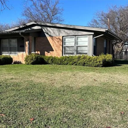 Buy this 4 bed house on 1735 West College Street in Sherman, TX 75092