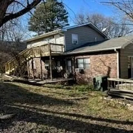 Buy this studio house on 830 West Caraway Street in Fayetteville, AR 72701