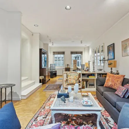 Image 5 - 5 Ennismore Gardens Mews, London, SW7 1HY, United Kingdom - Townhouse for sale