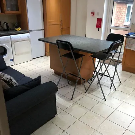 Image 4 - Watford Way, London, NW4 4TT, United Kingdom - Apartment for rent