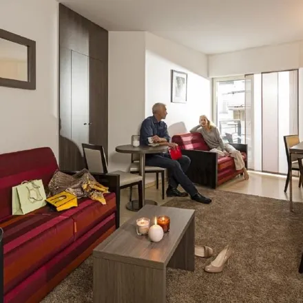 Rent this 3 bed apartment on 51 Avenue de l'Arche in 92400 Courbevoie, France