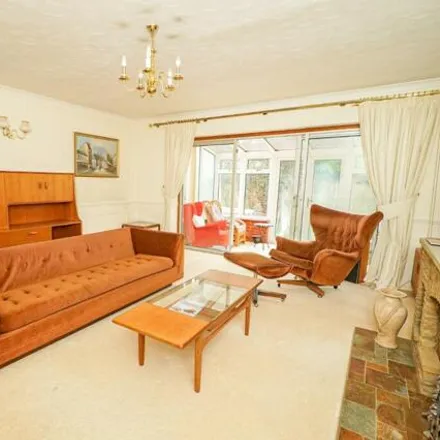 Image 9 - The Orchards, Eaton Bray, LU6 2DD, United Kingdom - House for sale