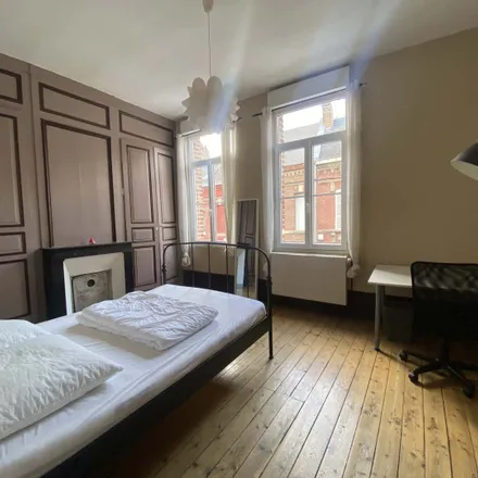 Rent this 4 bed room on 30 Rue François Meusnier in 80000 Amiens, France