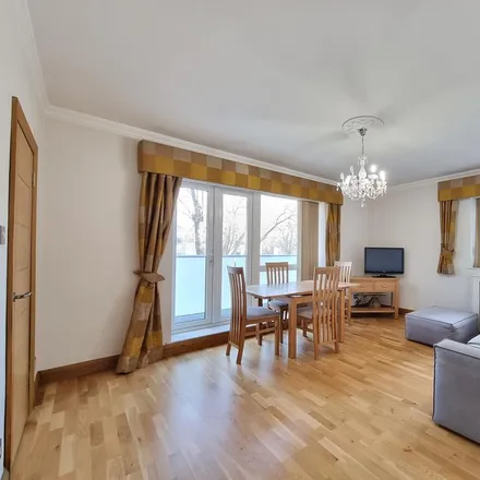 Rent this 2 bed apartment on Park Lodge in Queensmead, London