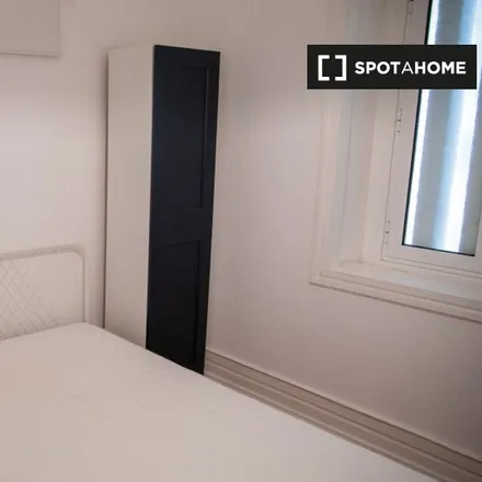 Rent this 9 bed room on Pataca in Rua Rodrigo da Fonseca, 1070-241 Lisbon