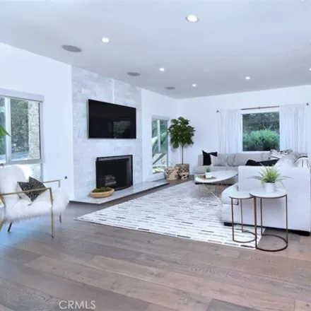 Image 6 - 3561 Royal Woods Drive, Los Angeles, CA 91403, USA - House for sale