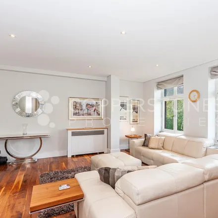 Rent this 3 bed apartment on Clarendon Court in 33 Maida Vale, London
