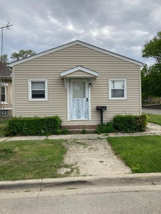 Rent this 1 bed house on 829 Elizabeth Street in Joliet, IL 60435