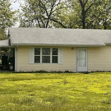 Buy this 3 bed house on 2846 Nameoki Drive in Granite City, IL 62040