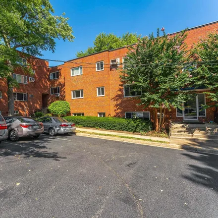 Buy this 2 bed condo on 2121 19th Street North in Highlands, Arlington