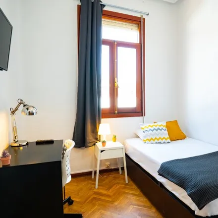 Rent this 5 bed room on Madrid in Calle de Escosura, 21