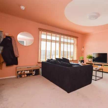 Image 3 - Roselands Avenue, Eastbourne, BN22 8NX, United Kingdom - Apartment for rent