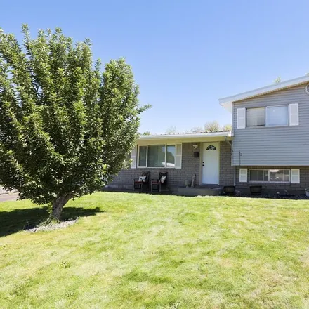 Buy this 5 bed house on 1305 Nixon Avenue in Idaho Falls, ID 83404