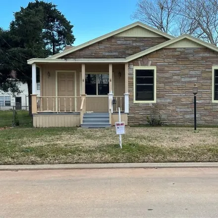 Buy this 4 bed house on 2510 Northside Drive in Southern Terrace, Bossier City