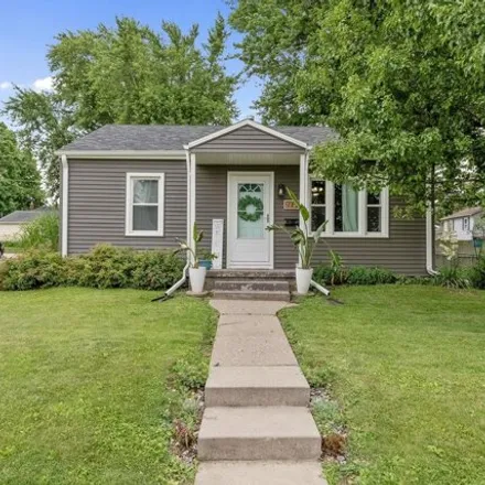 Buy this 2 bed house on 2127 Oak St in Bettendorf, Iowa