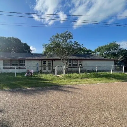 Buy this 3 bed house on 1118 North Avenue G in Bruni, Webb County