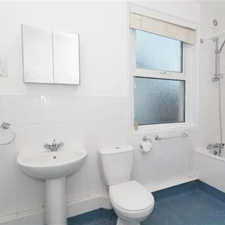 Image 2 - Duchess Grove, Buckhurst Hill, IG9 5HA, United Kingdom - Room for rent