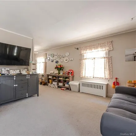 Image 2 - 3241 Giegerich Place, New York, NY 10465, USA - House for sale