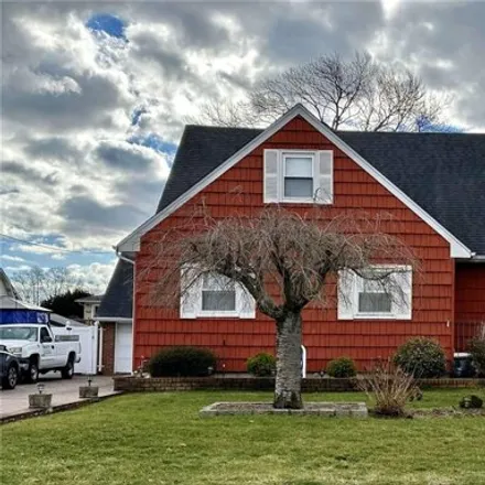 Rent this 2 bed house on 7 Beach Avenue in Copiague Harbor, Copiague