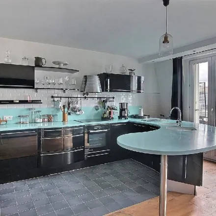 Rent this 3 bed apartment on 26 Boulevard Poissonnière in 75009 Paris, France
