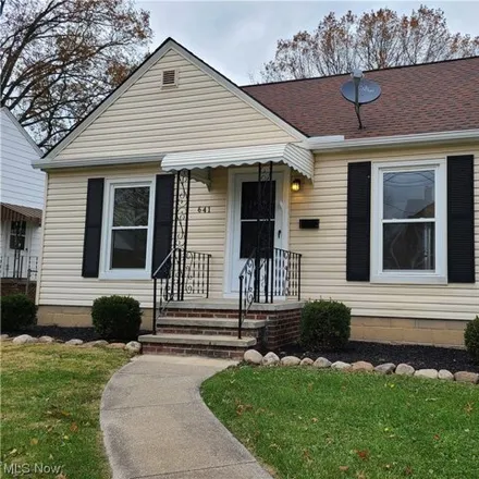 Rent this 3 bed house on Texas in East Wilbeth Road, Akron