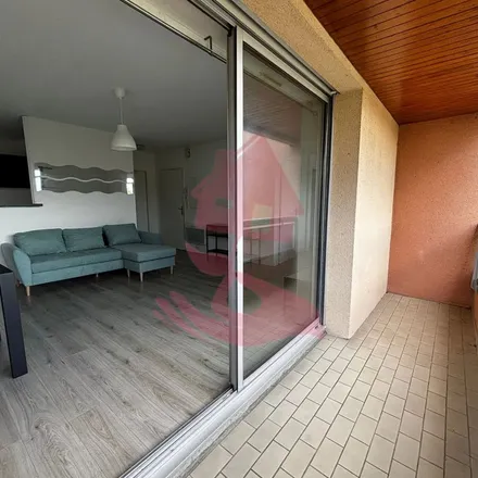 Rent this 2 bed apartment on 4 Place de la Douze in 40000 Mont-de-Marsan, France